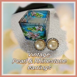 Vintage Pearl and Rhinestone Earrings Non-pierced Screwback Cream Gold